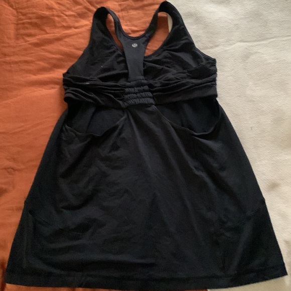 Lululemon - Picture 2 of 5